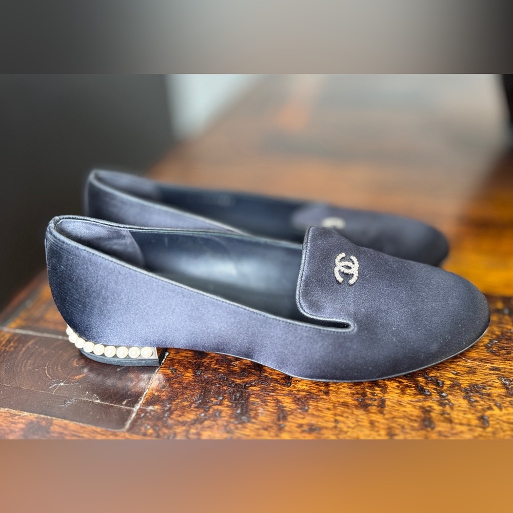 Chanel Satin Flats with Pearls on Heels - Picture 2 of 16